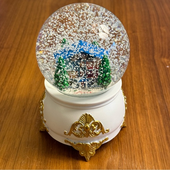 Taylor Swift Lover Snowglobe w/ box - Picture 10 of 11